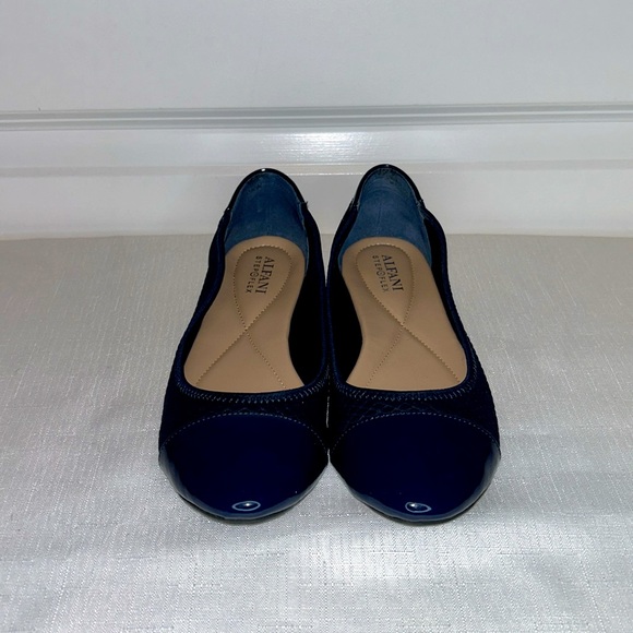 Alfani Size 6.5 Navy Blue Step N Flex Round Toe Flats - Picture 4 of 8